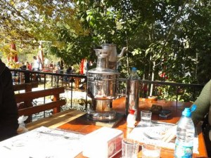 Odun ateşinde semaver